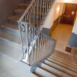 No Lift, 2 Room - Tutti P4Zzi Per Torino