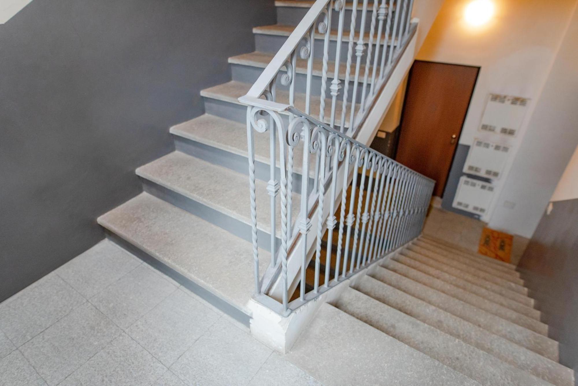 No Lift, 2 - Tutti P4zzi Per Appartement